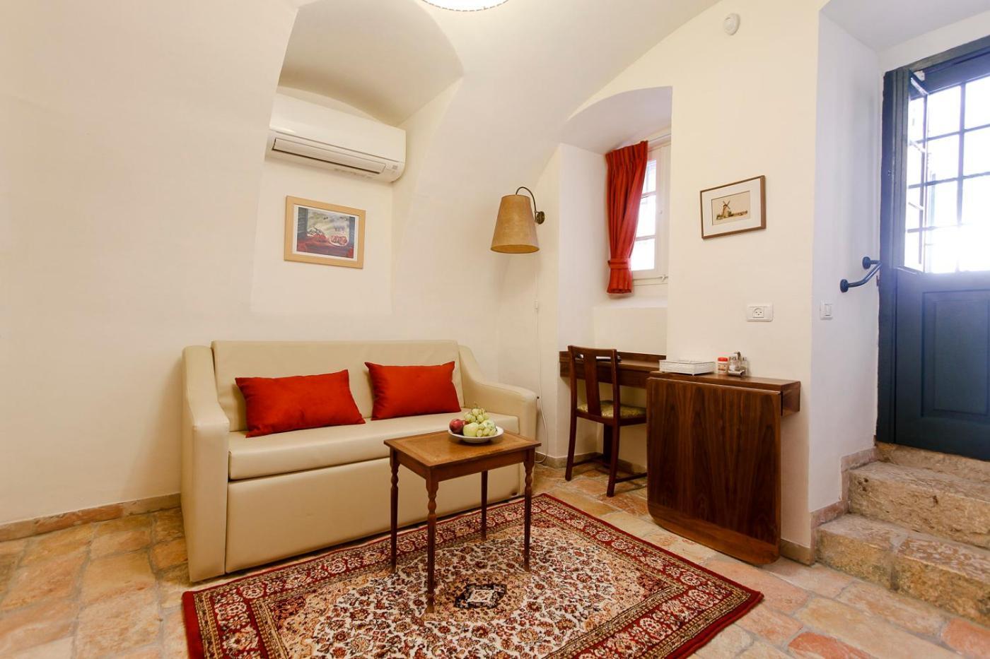 The Templer Inn Jerusalem Room photo